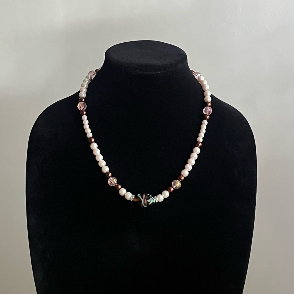 Vintage glass pearl necklace with glass-painted pendant